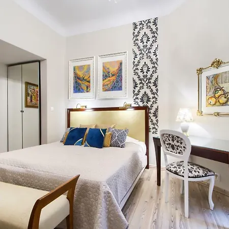 Clicktheflat Palace Of Culture Art Apartman *